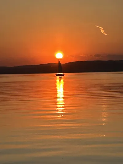 Vitorlázás a Balatonon és Adrián
